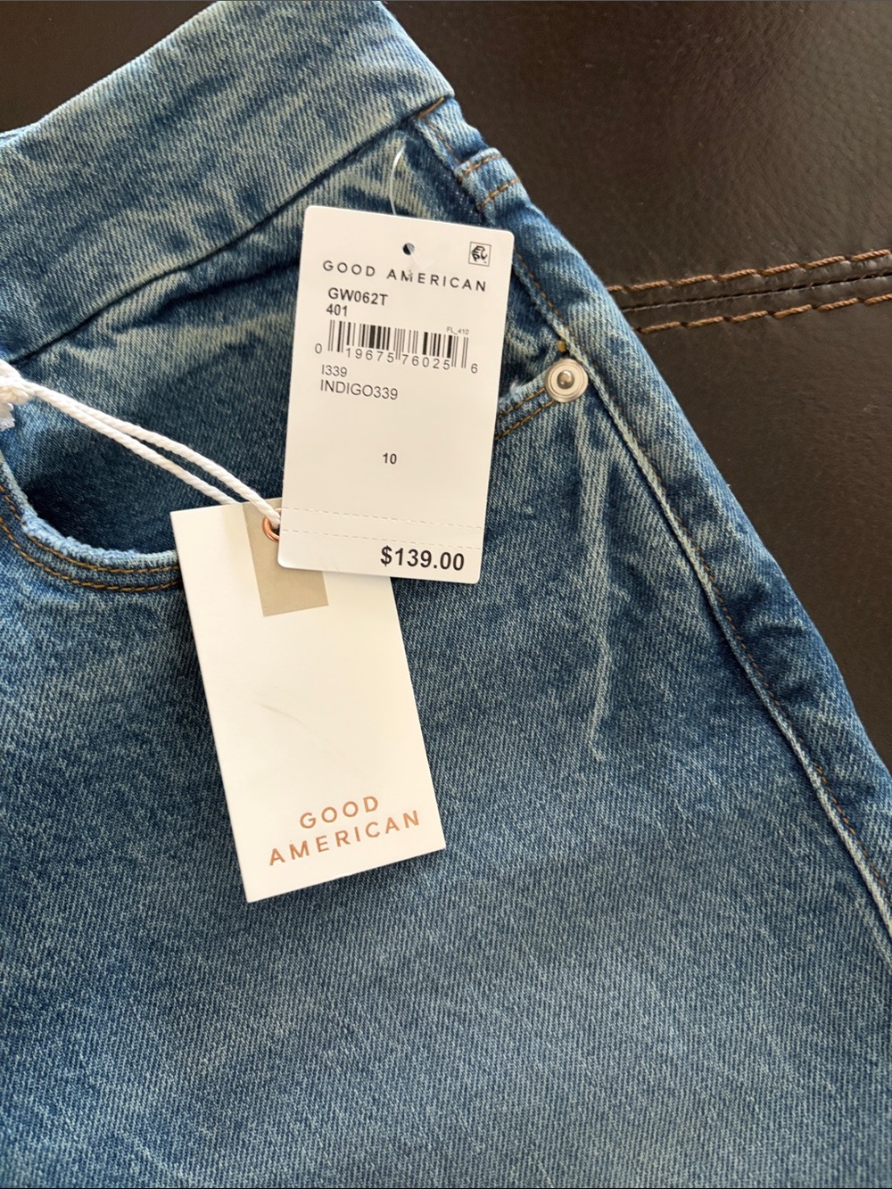 Good American Straight Leg Jeans in Light Blue Wash - Picture 2 of 3